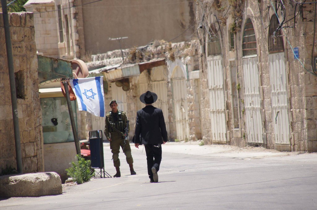 Bosetter og sjekkpunkt i Hebron